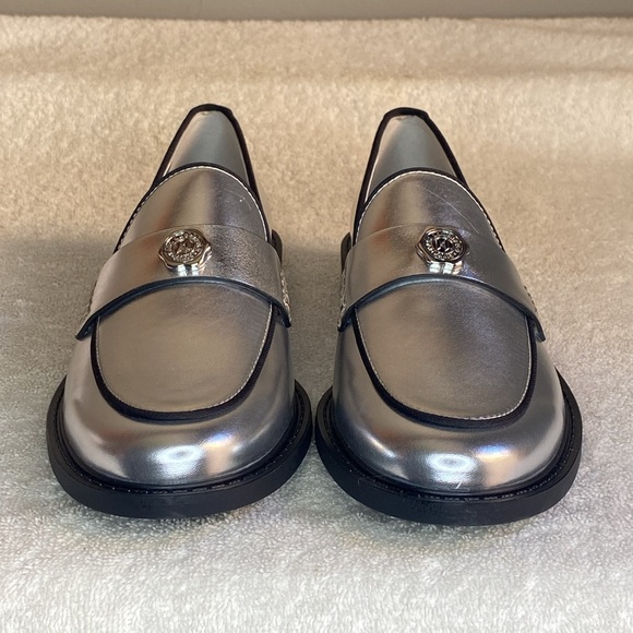 NEW IN BOX Karl Lagerfeld Paris Rylin Loafers in Silver (7M) - Picture 3 of 9